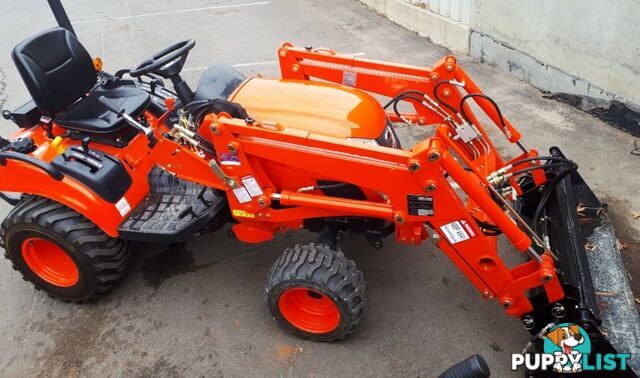 Kioti Daedong CS2610 4WD Tractor, with new heavy duty backhoe, loader & 4-1 bucket.