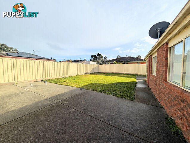33 Southern Cross Drive ROXBURGH PARK VIC 3064