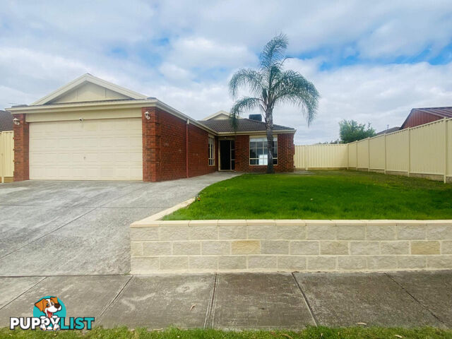 33 Southern Cross Drive ROXBURGH PARK VIC 3064