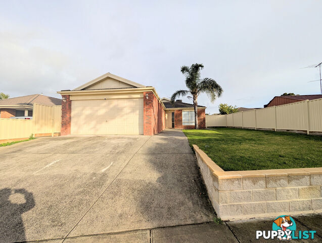 33 Southern Cross Drive ROXBURGH PARK VIC 3064