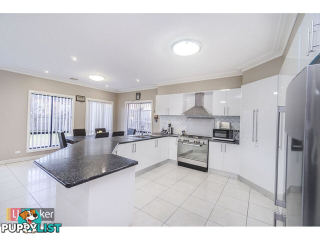 13 Bentley Avenue ROXBURGH PARK VIC 3064