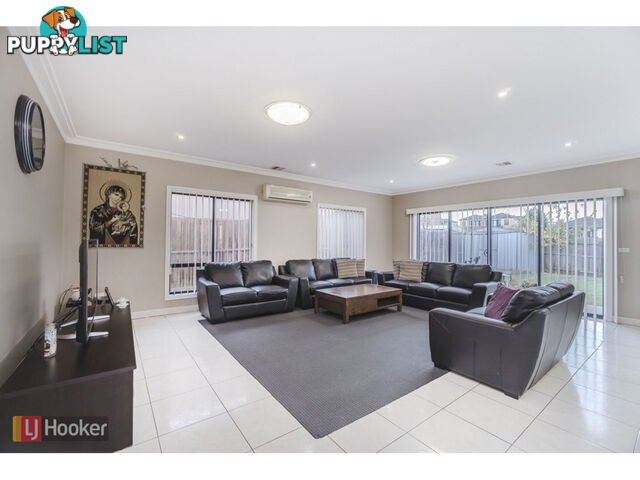 13 Bentley Avenue ROXBURGH PARK VIC 3064