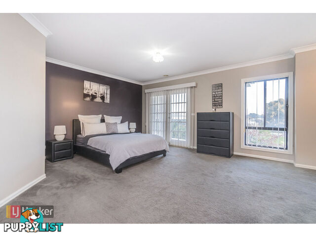 13 Bentley Avenue ROXBURGH PARK VIC 3064