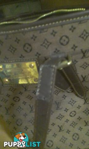 Lois Vuitton hand band...$30ono