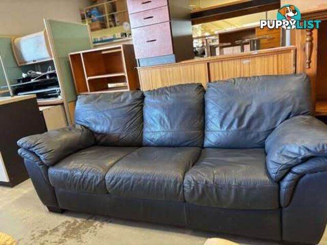 Three seater leather lounge in great condition - Embleton,Perth