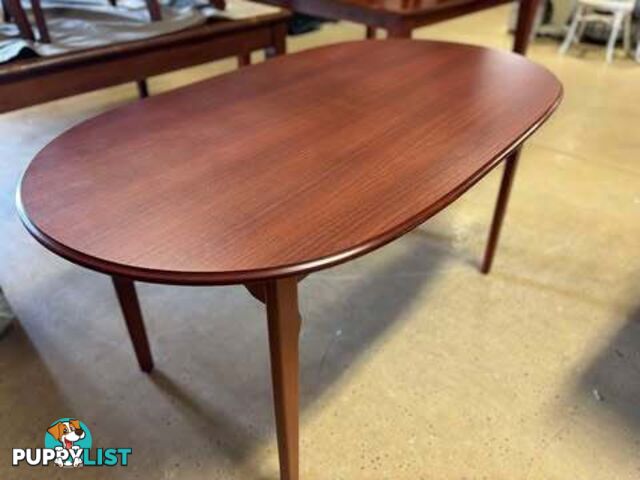 Dining table in excellent condition - Embleton,Perth