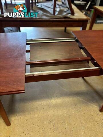 Dining table in excellent condition - Embleton,Perth