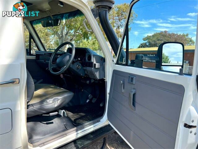 2009 TOYOTA LANDCRUISER WORKMATE (4X4) 3 SEAT VDJ78R TROOP CARRIER