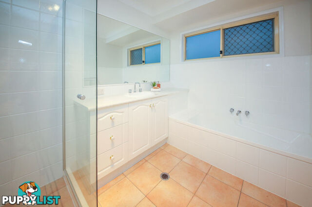35 Kentwell Place WISHART QLD 4122