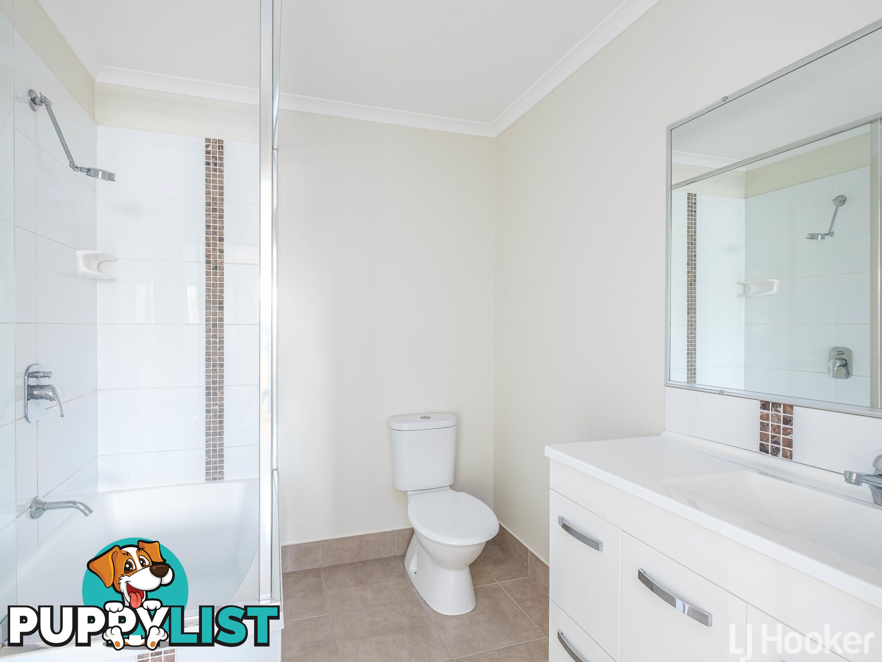 1/8 Wisteria Lane SOUTHSIDE QLD 4570