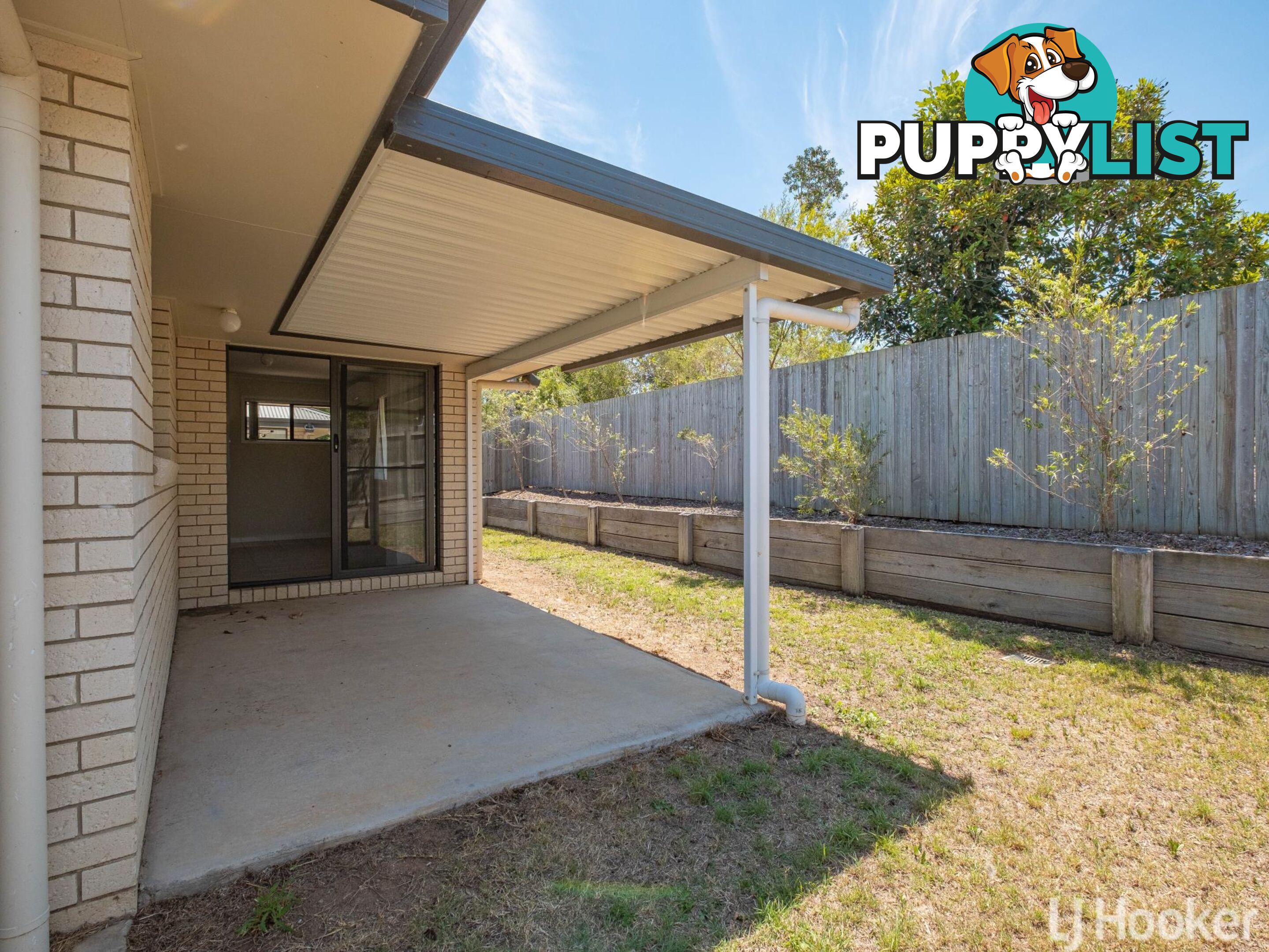 1/8 Wisteria Lane SOUTHSIDE QLD 4570