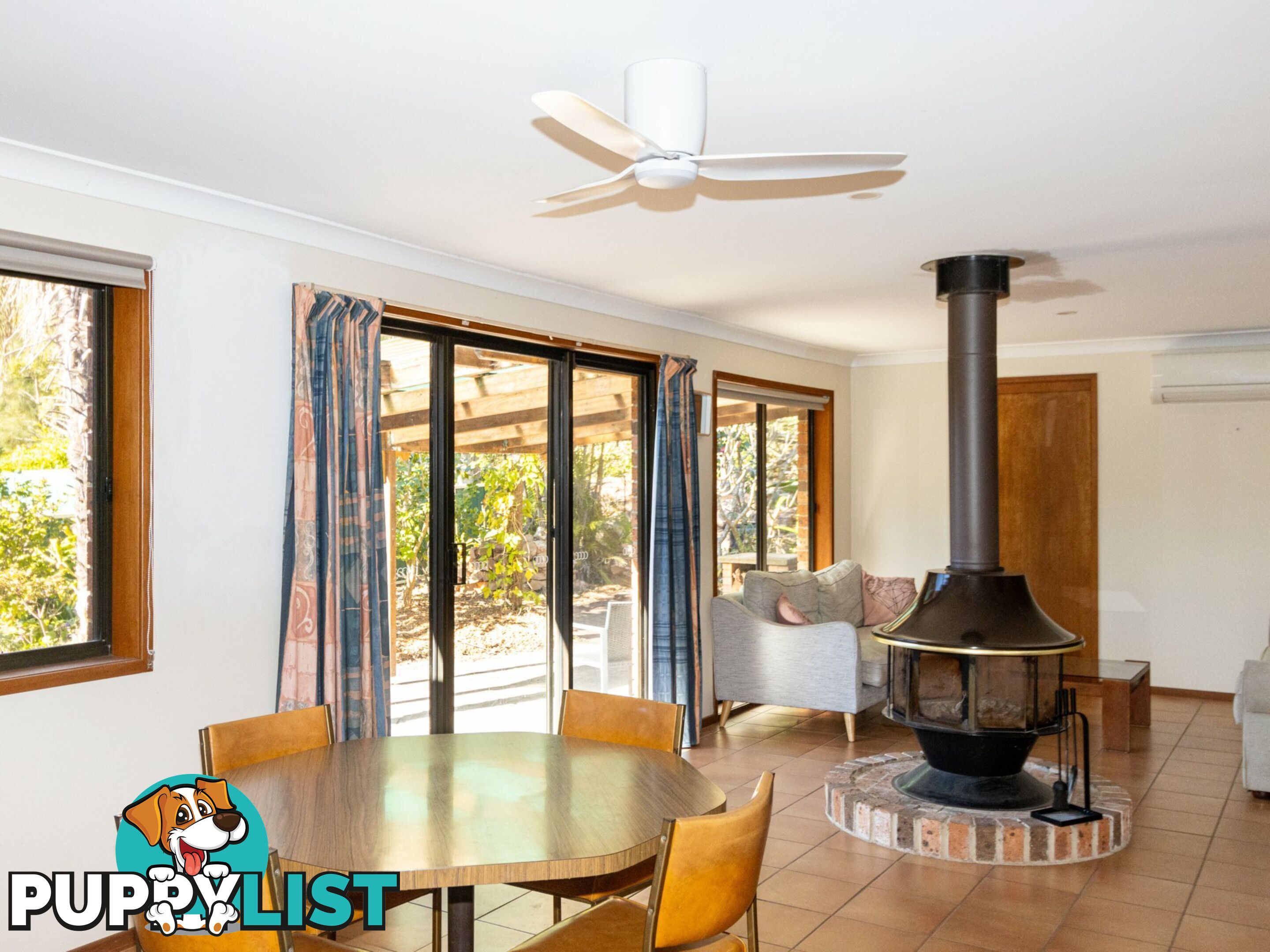 16 Wayfarer Dr SUSSEX INLET NSW 2540