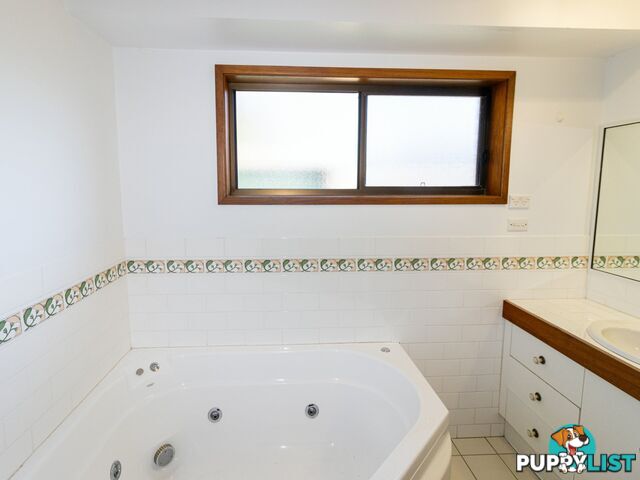 16 Wayfarer Dr SUSSEX INLET NSW 2540