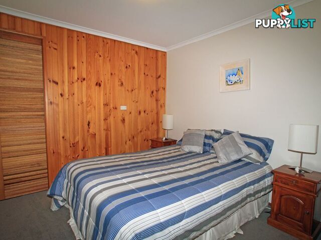 8 Alamein Street SUSSEX INLET NSW 2540