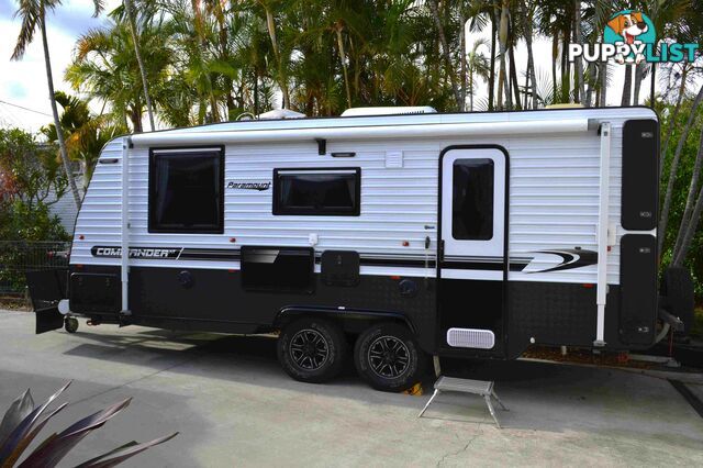 2017 Paramount COMMANDER