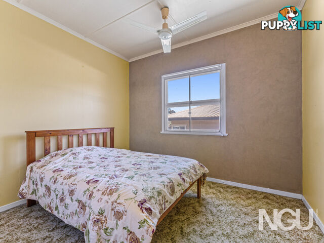 8 Trumpy Street Silkstone QLD 4304