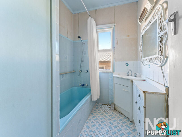 8 Trumpy Street Silkstone QLD 4304