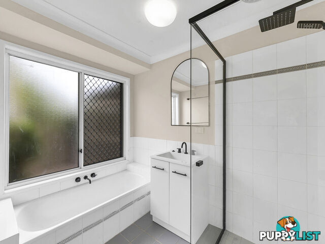 15 Kingston Way Raceview QLD 4305