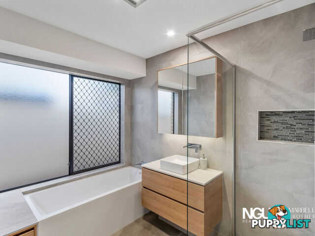 34 Mellor Place Brassall QLD 4305