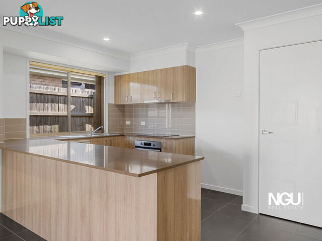 8 Wright Crescent Flinders View QLD 4305