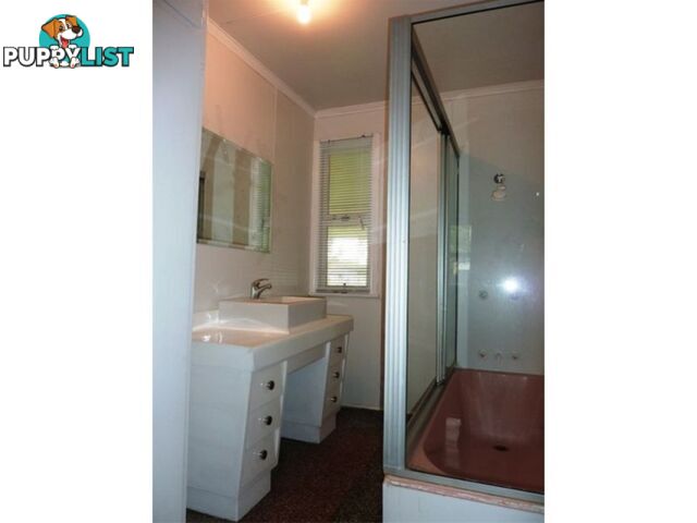 20 Clifton Street Booval QLD 4304