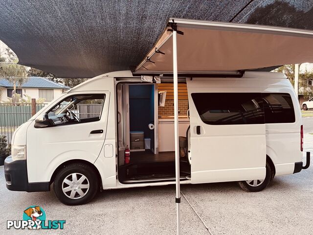 Toyota hiace commuter campervan Diesel low klms