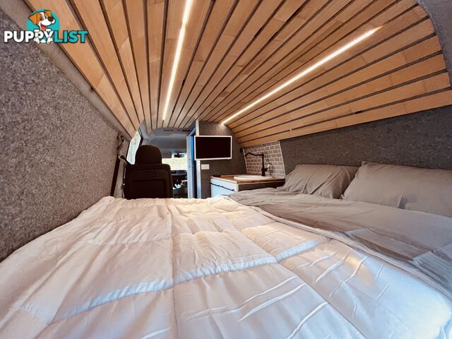 Toyota hiace commuter campervan Diesel low klms