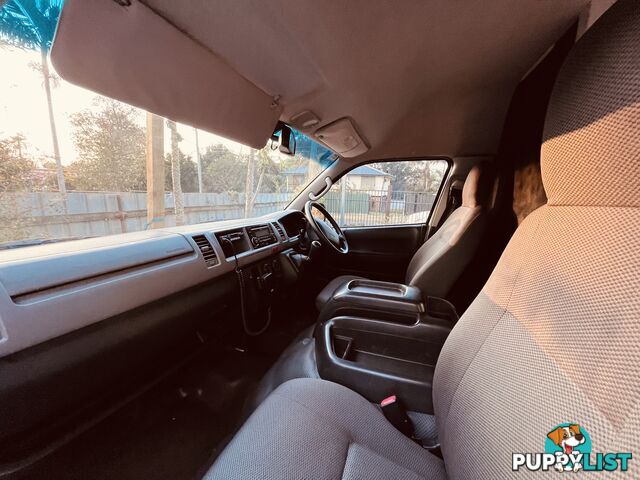 Toyota hiace commuter campervan Diesel low klms
