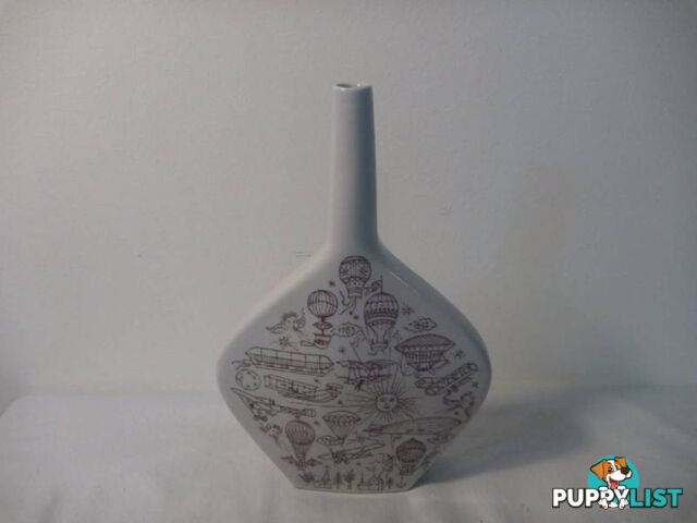 Skinny vase with hot air balloons