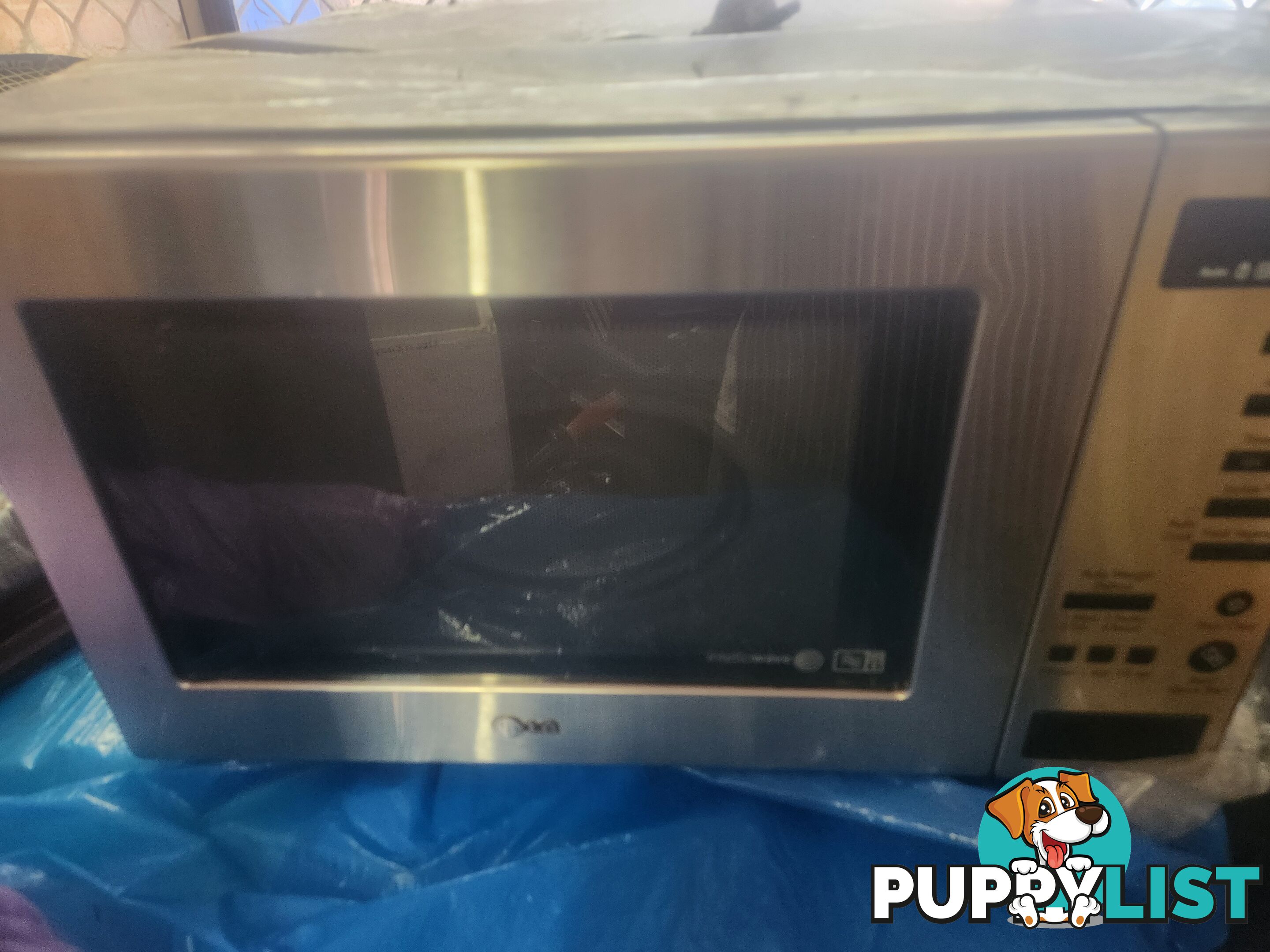 Brand new Lg microwave new been used in excellent condition