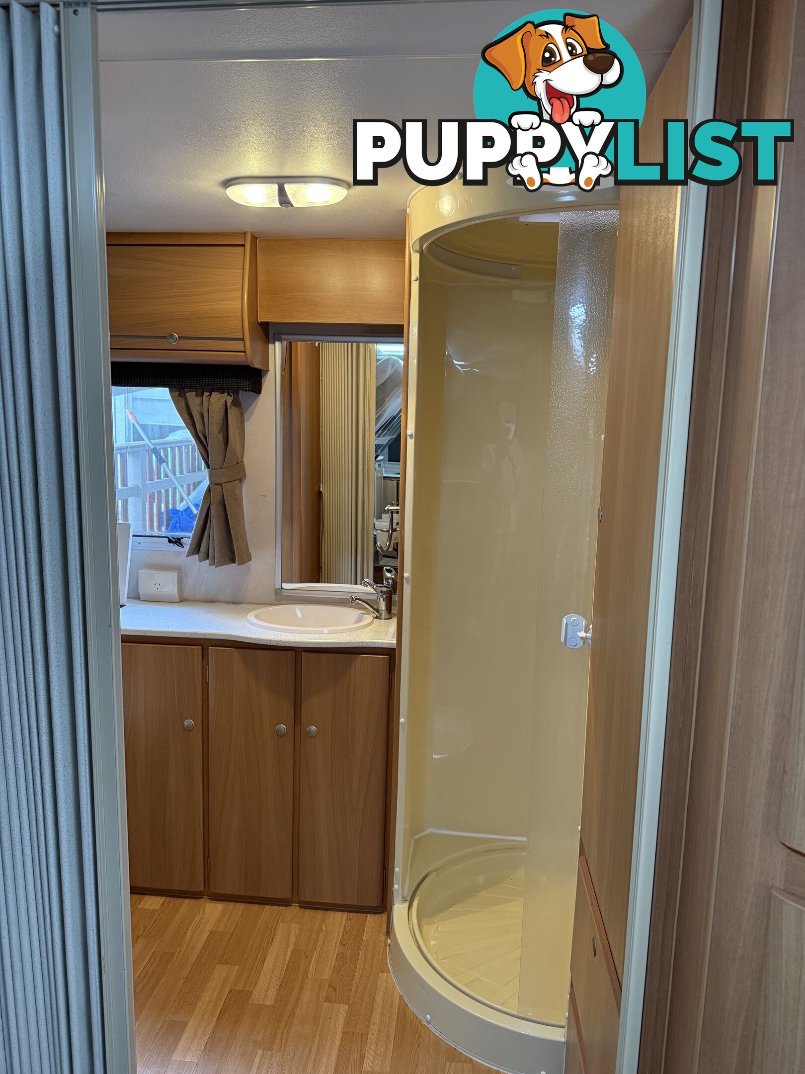 Great condition 2007 Jayco Sterling 23ft Caravan with Bathroom and Kitchen