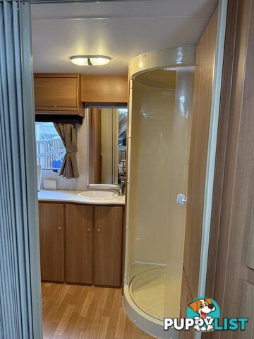 Great condition 2007 Jayco Sterling 23ft Caravan with Bathroom and Kitchen