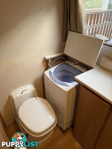 Great condition 2007 Jayco Sterling 23ft Caravan with Bathroom and Kitchen