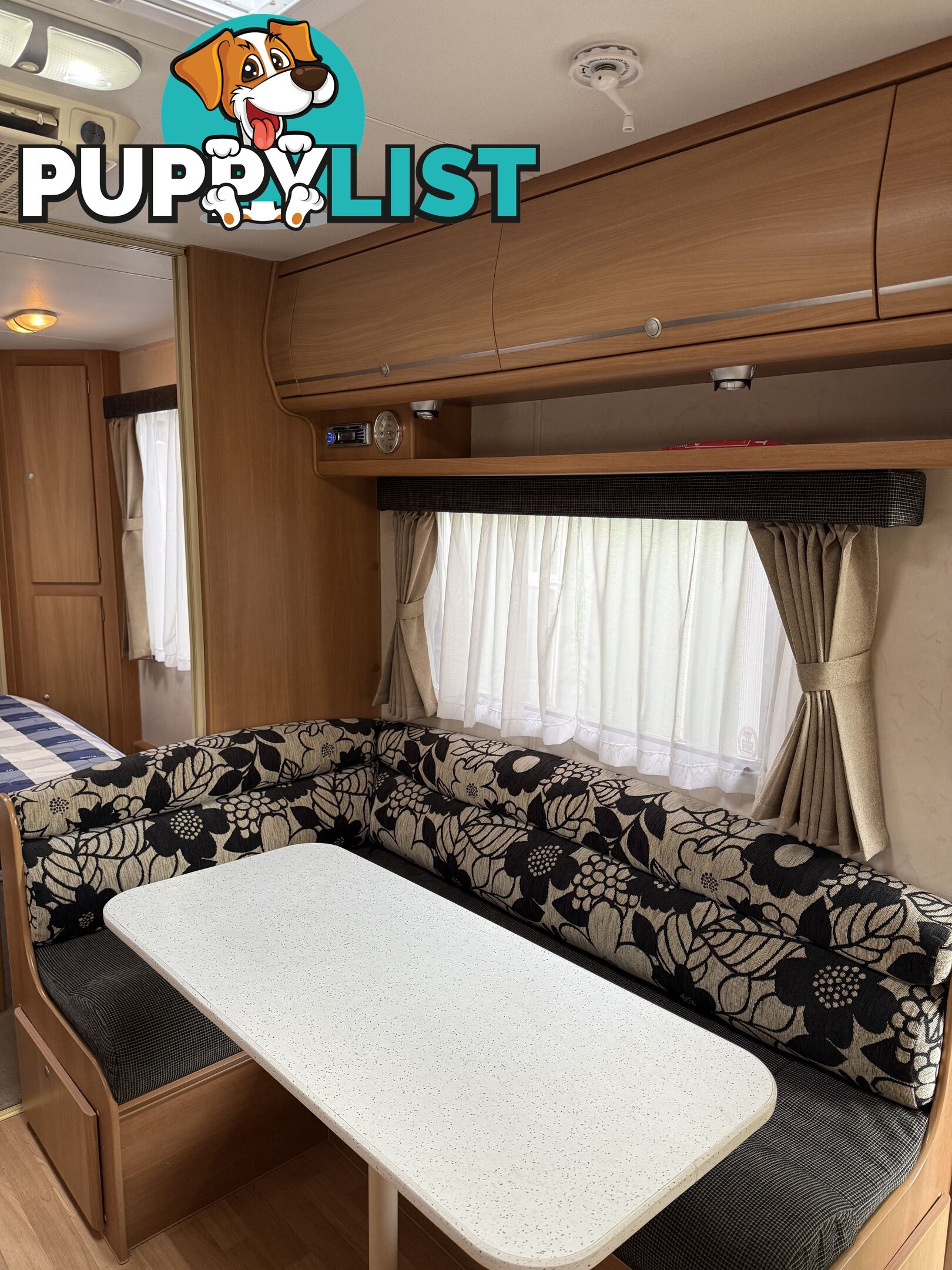 Great condition 2007 Jayco Sterling 23ft Caravan with Bathroom and Kitchen