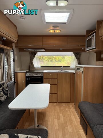 Great condition 2007 Jayco Sterling 23ft Caravan with Bathroom and Kitchen