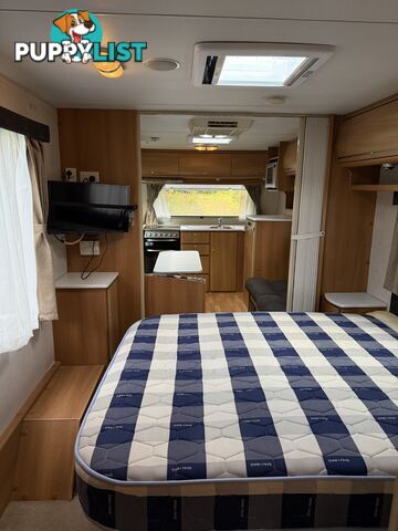 Great condition 2007 Jayco Sterling 23ft Caravan with Bathroom and Kitchen