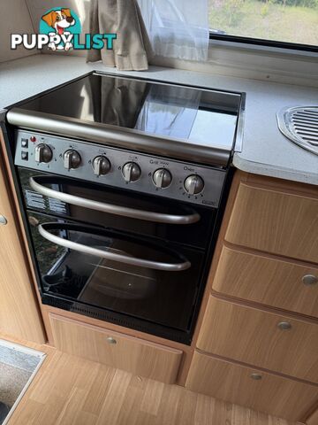 Great condition 2007 Jayco Sterling 23ft Caravan with Bathroom and Kitchen
