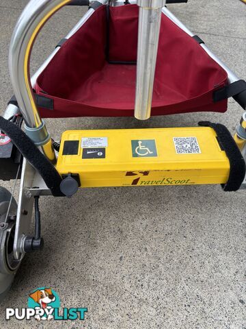 Folding electric mobility scooter