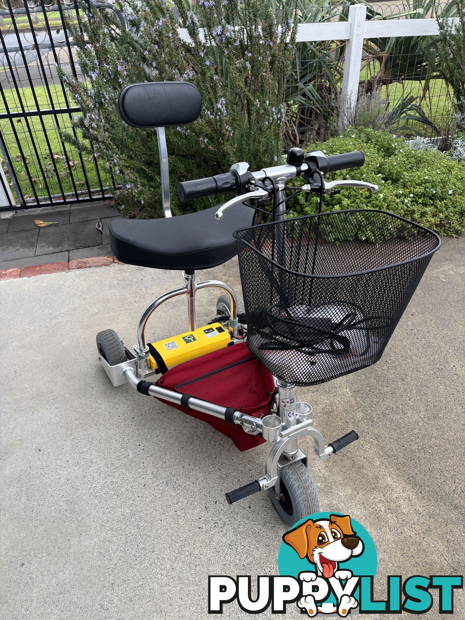Folding electric mobility scooter