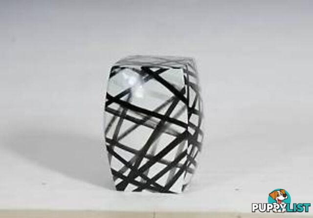 Size: D33 H42 Cm

Weight: 9.3 Kg

Condition: New.

Metrical: Ceramic

Colour code: Black and White, Graphic Black Strips Hand Painted


for more detail https://www.trojanhomeware.com.au/