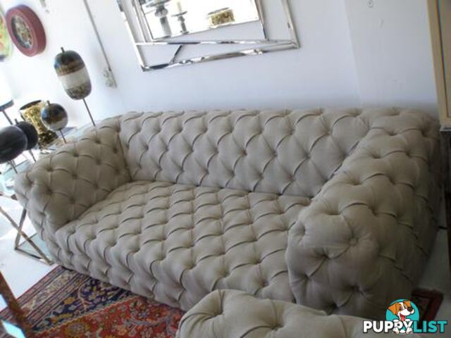 Fully Tufted London 2-Seats Sofa