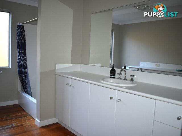 106 Main Road BINALONG BAY TAS 7216