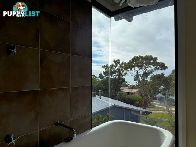 29 Felmingham Street BINALONG BAY TAS 7216