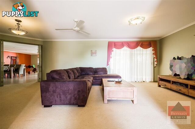 5 Clarke Close Edens Landing QLD 4207