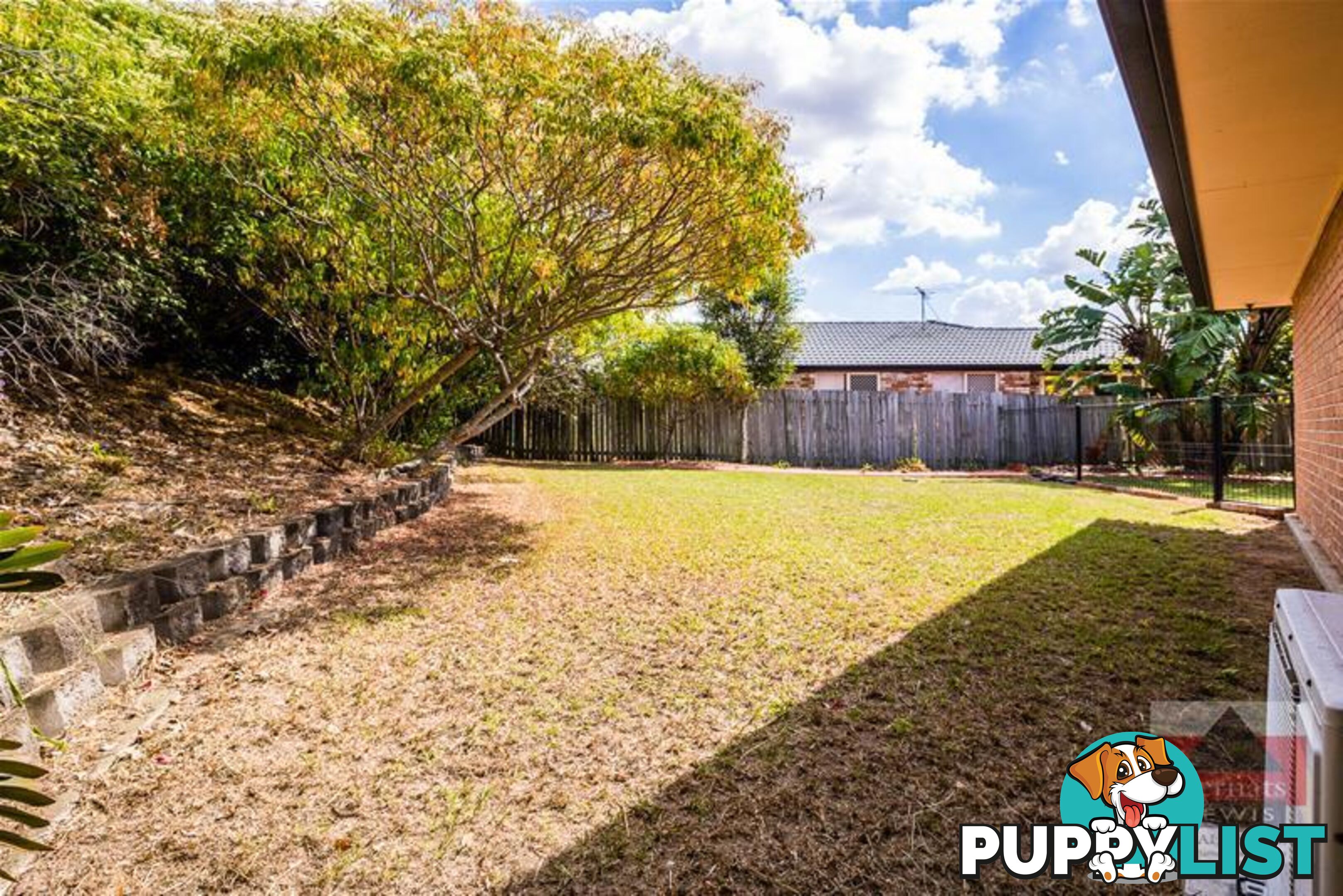 5 Clarke Close Edens Landing QLD 4207