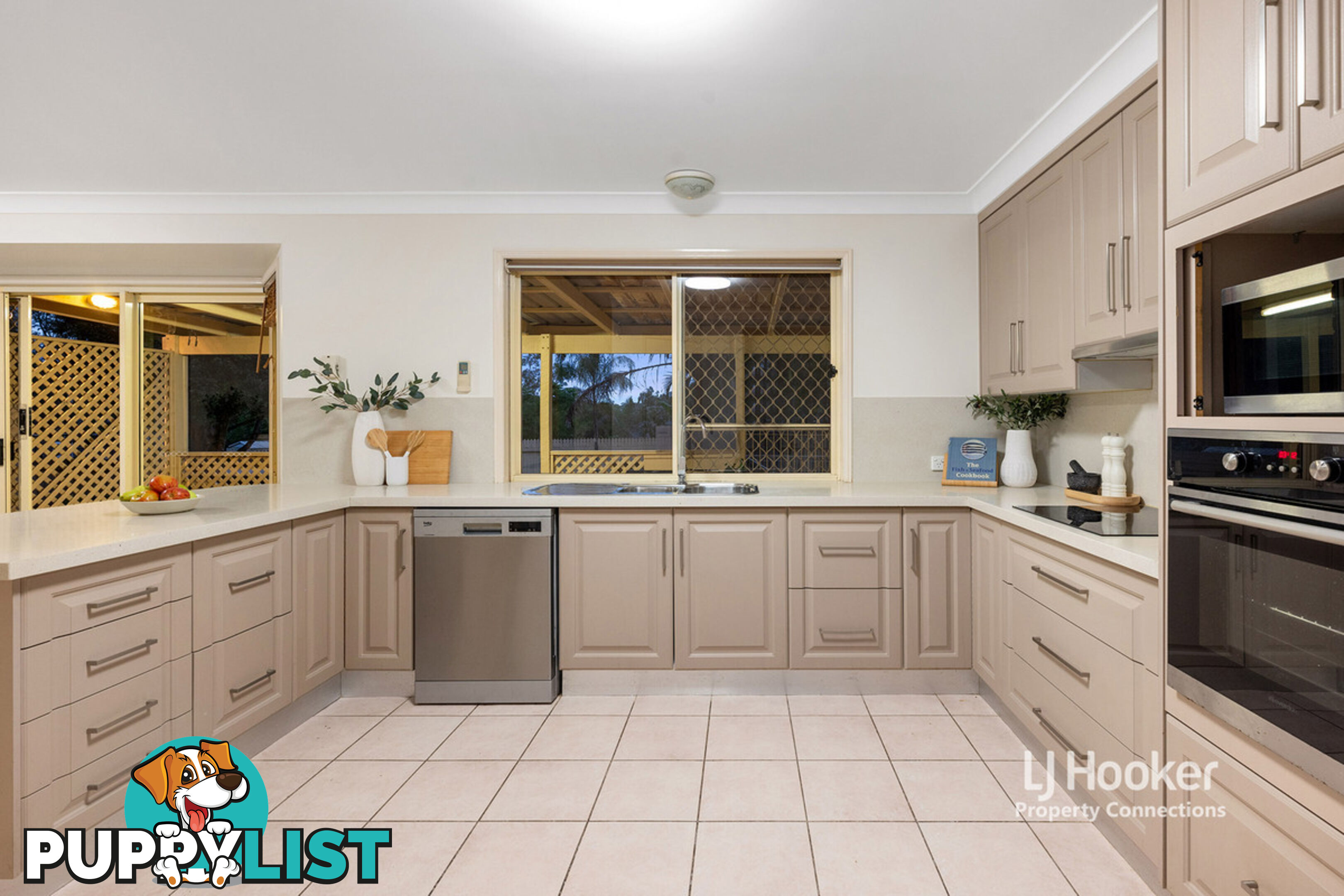 17 Atoll Crescent EATONS HILL QLD 4037