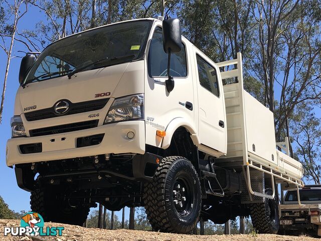 HINO 300-817 4Ã4