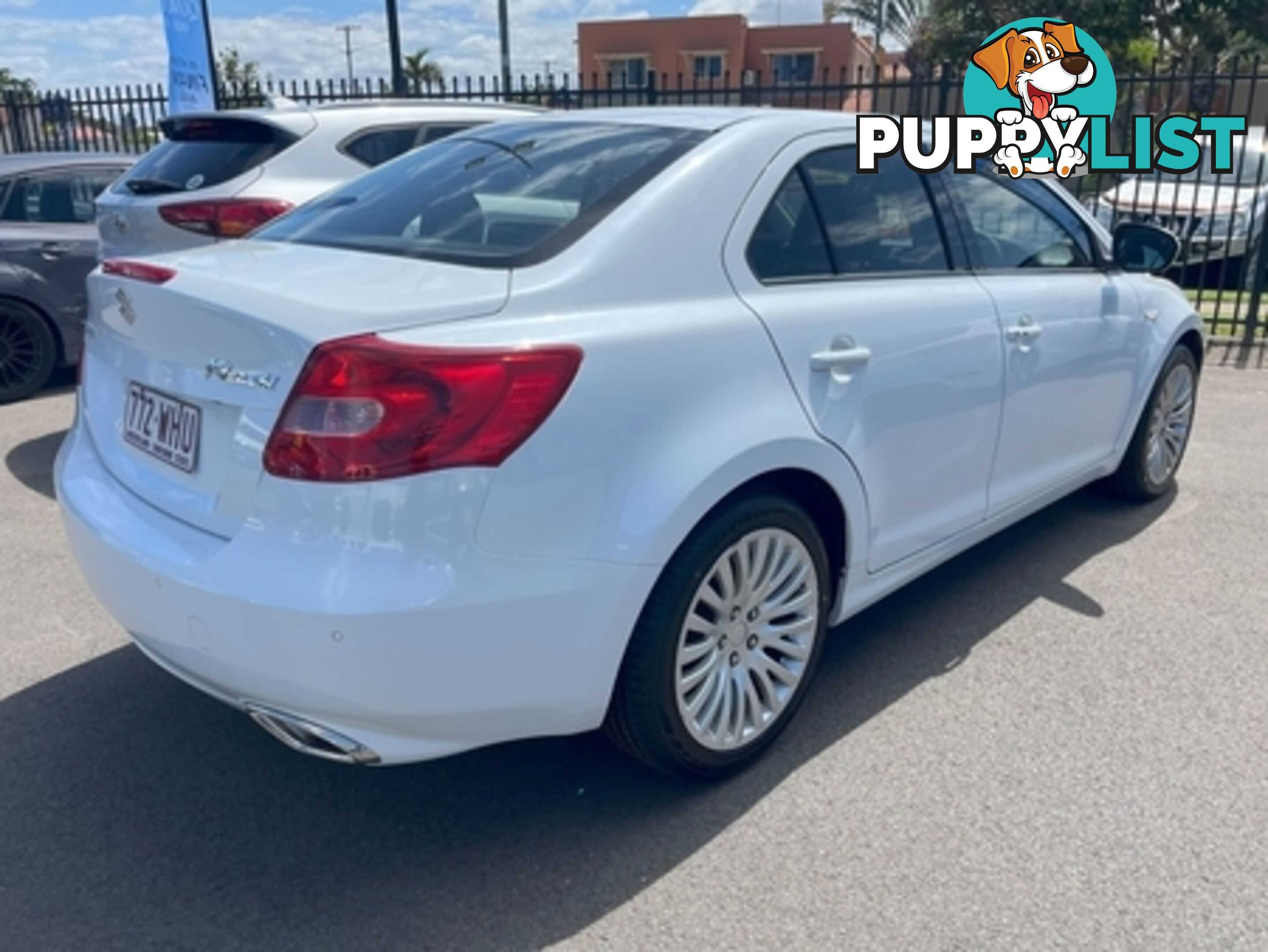 2012  SUZUKI KIZASHI PRESTIGE FR MY11 SEDAN