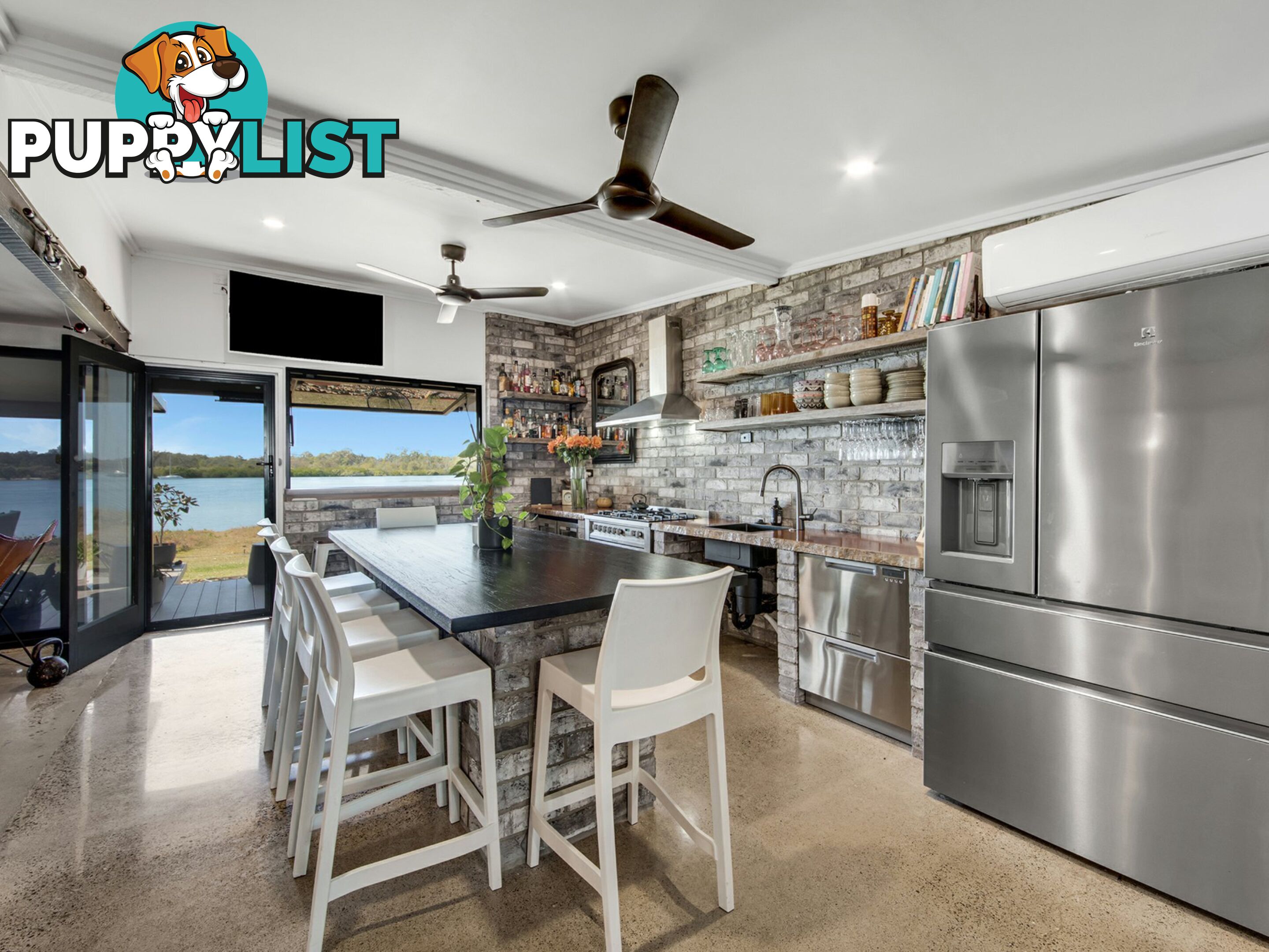 2 Island Esplanade BOYNE ISLAND QLD 4680