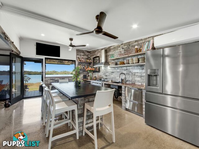 2 Island Esplanade BOYNE ISLAND QLD 4680